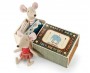 Ratoncitos gemelos en su caja de cerillas